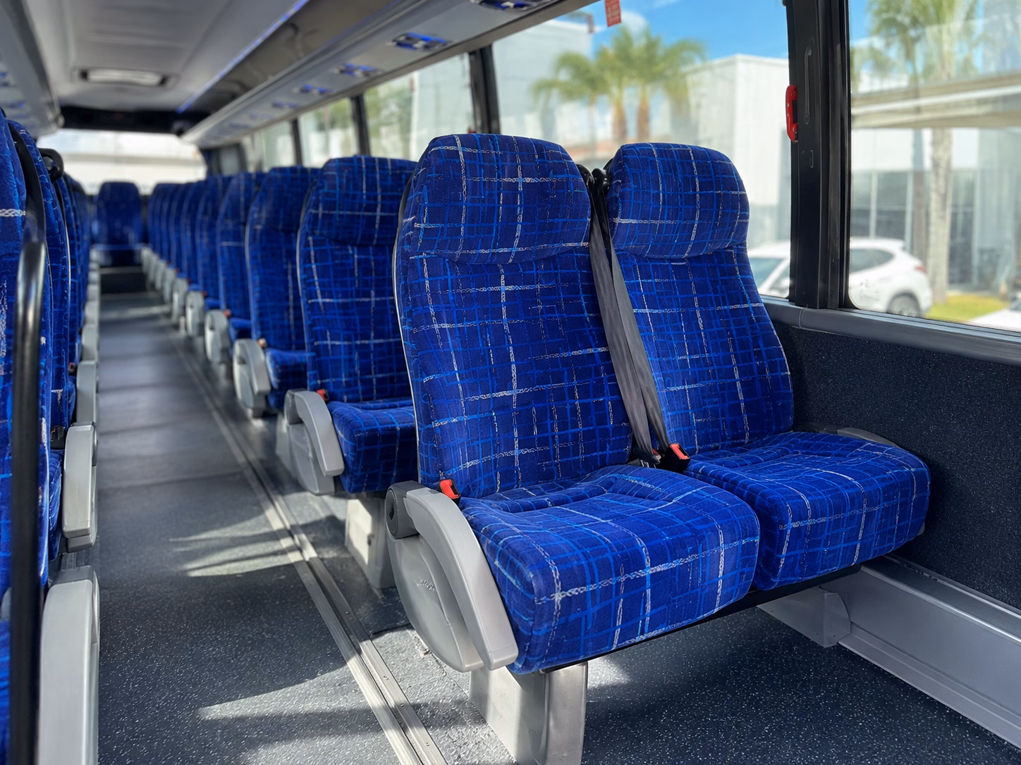 seattle bus rentals for washington road trips and oregon travel